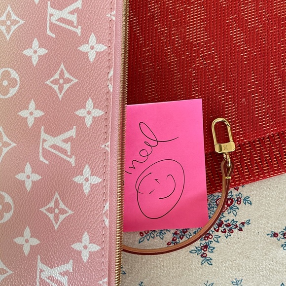 Brand new Louis Vuitton by the pool pouch - Picture 6 of 9